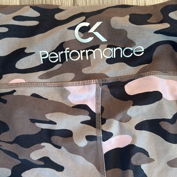 COPY - Calvin Klein camo shorts size medium - Picture 4 of 5